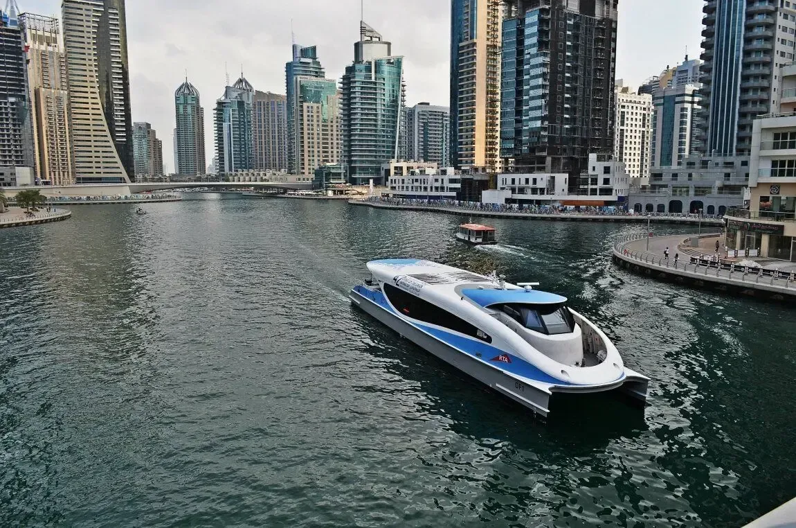 Explore the UAE by Road with Confidence and Custom Plans for Every Destination